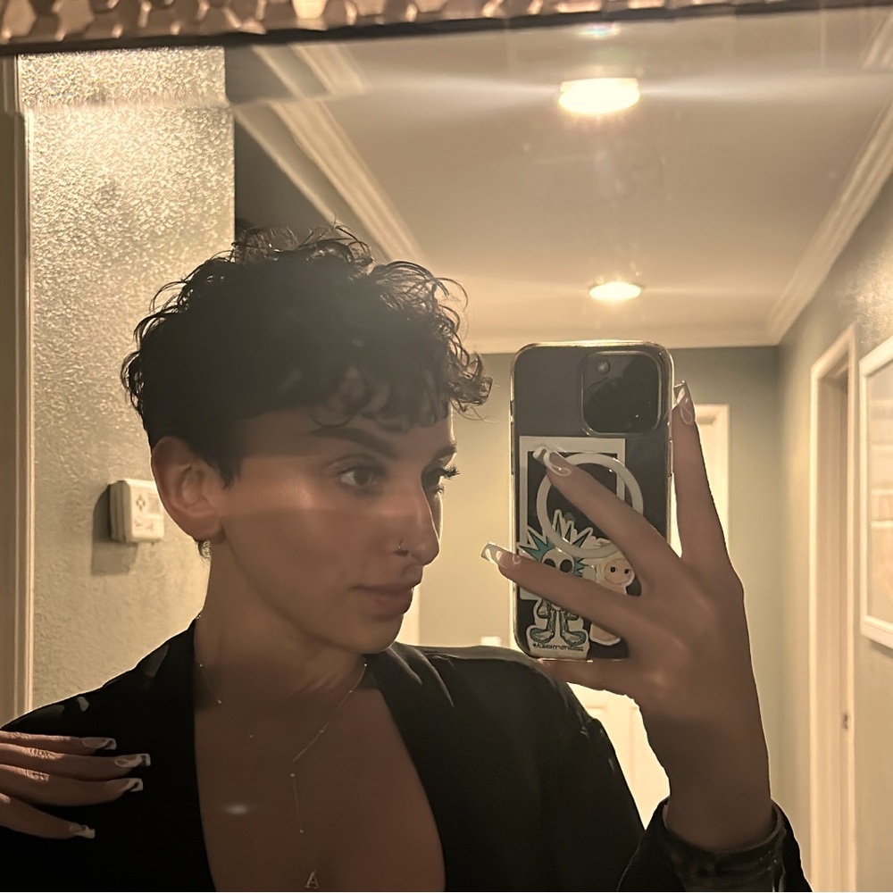 Meet your Posher, Alexis